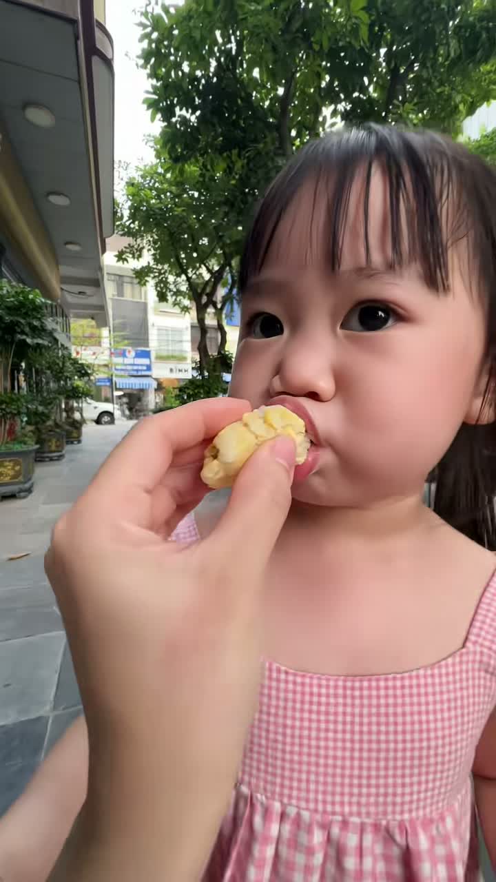 Gia đình Ủn và Miu "bánh bao" on Jul 27